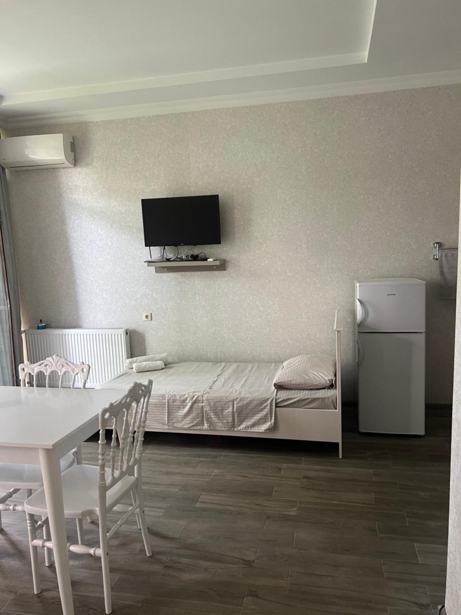 House On Moryakov 55 Aparthotel Chakvi Exterior photo